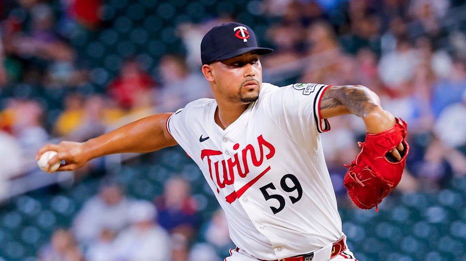 Филадельфия Phillies совершили крупную сделку на грани дедлайна, приобретя звёздного закрывающего питчера Jhoan Duran у Minnesota Twins Thumbnail