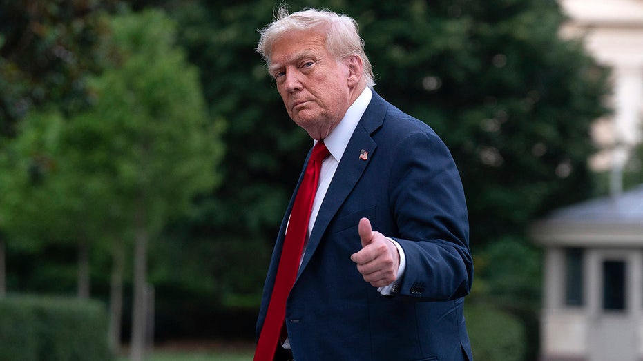 Почему сторонники Трампа поддерживают его действия, несмотря на волну критики со стороны либеральных СМИ Thumbnail