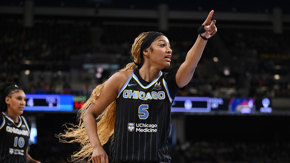Непредсказуемое поражение Миннесоты: Sky обыгрывает лидирующую команду WNBA благодаря выдающейся игре Ангел Reese Thumbnail