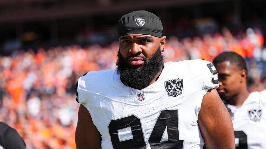 Неожиданное расставание: почему Raiders расторгли контракт с защитником Christian Wilkins и вызвали конфликт по бонусным выплатам Thumbnail