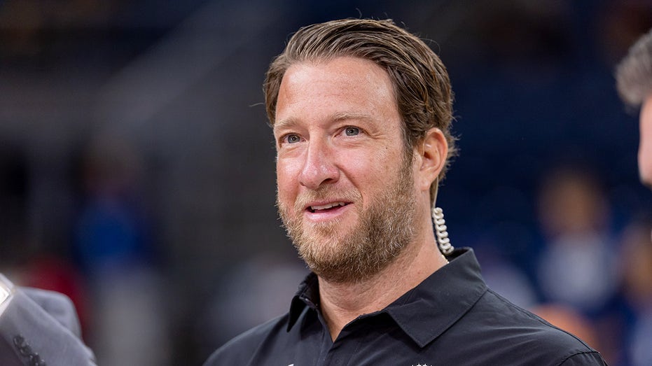 FOX Sports и Barstool Sports объединяют усилия для расширения освещения колледжного спорта Thumbnail