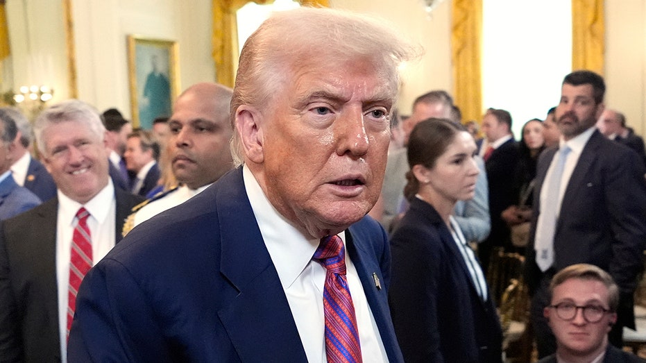 Дональд Трамп призывает владельцев команд NFL и MLB вернуть исторические названия команд Thumbnail