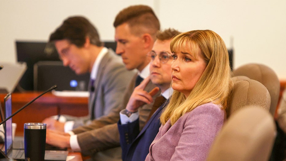 Сенатор штата Миннесота признан виновным в крупном хищении после попытки взлома дома мачехи Thumbnail