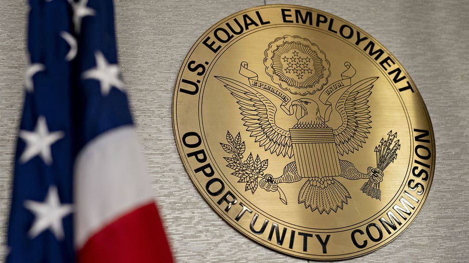 Администрация Трампа обновляет политику EEOC по рассмотрению жалоб на дискриминацию трансгендерных работников Thumbnail