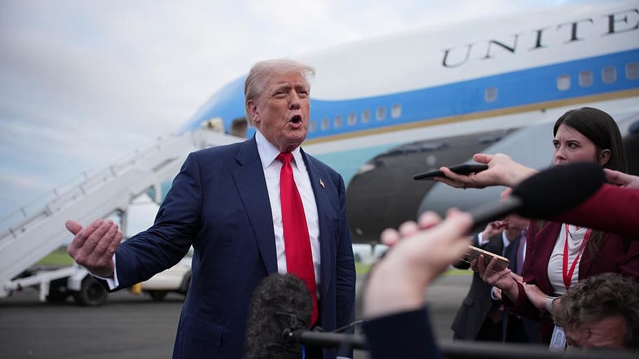 Трамп завершает неделю с подписанием пакета сокращений и поездкой в Шотландию Thumbnail