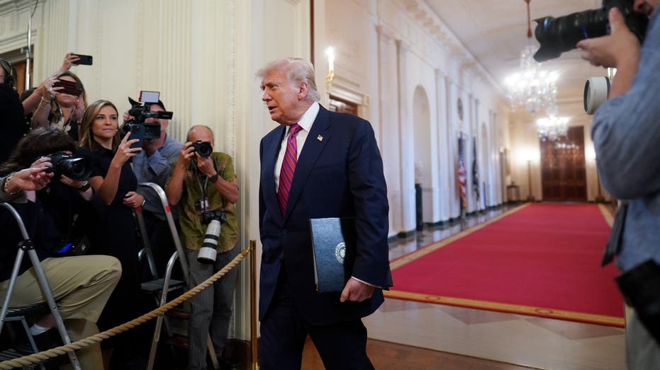 Трамп обещает сделать США мировой криптовалютной столицей и подписывает закон о стабильных монетах GENIUS Thumbnail