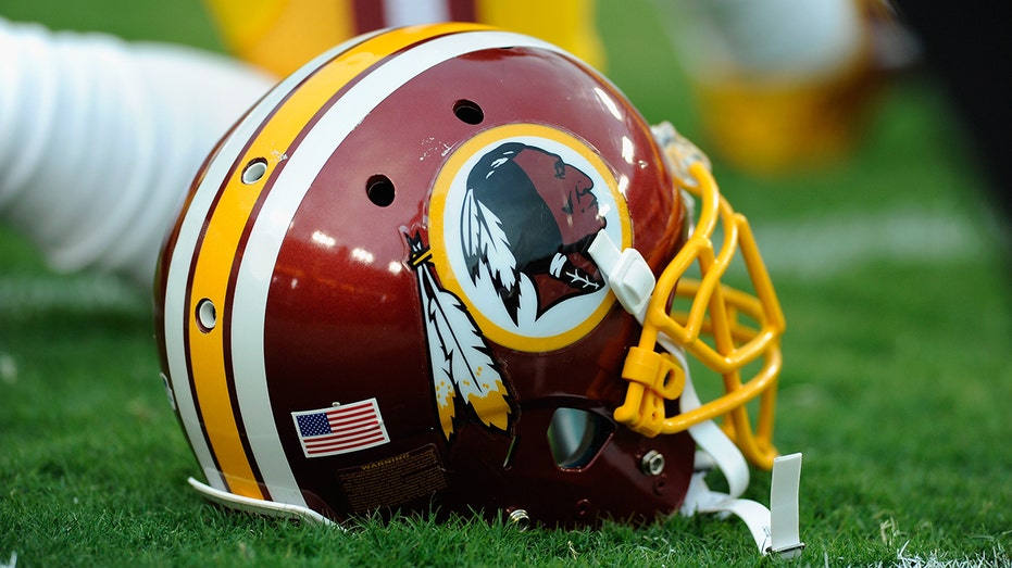 Официальный представитель DC высказался о возможном возвращении названия Redskins для команды Вашингтон Коммандерс Thumbnail