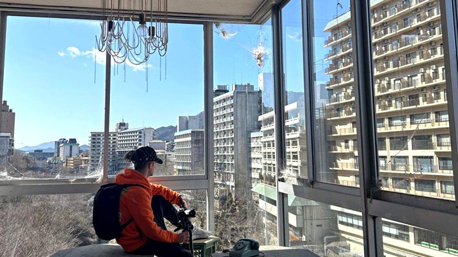 Man discovers ‘ghost town’ full of empty, eerie hotels: ‘Like a time capsule’ Thumbnail