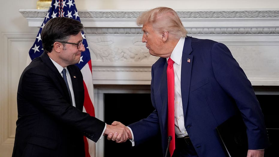 Палата представителей поддержала масштабный законопроект Трампа на фоне внутренних разногласий и напряженности Thumbnail