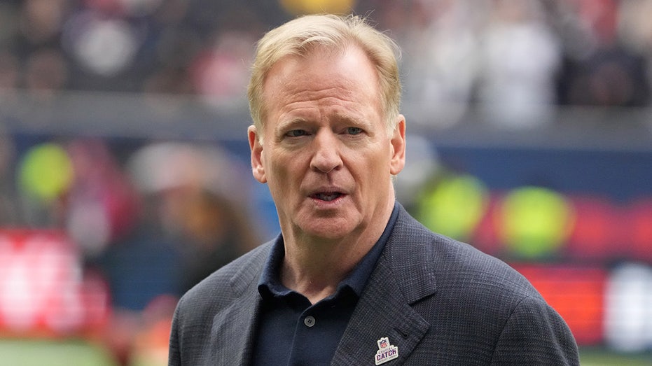 NFL, Далласские Ковбои и Хьюстон Тексанс объединяются, чтобы помочь пострадавшим от наводнений в Техасе, выделив 1,5 миллиона долларов Thumbnail