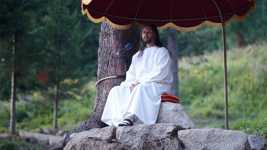 В Siberian cult leader claiming to be Jesus sentenced to 12 лет за вред своим последователям Thumbnail