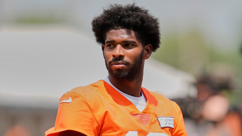 Тренер Cleveland Browns критикует Шедеура Сандерса за опасные нарушения правил дорожного движения Thumbnail