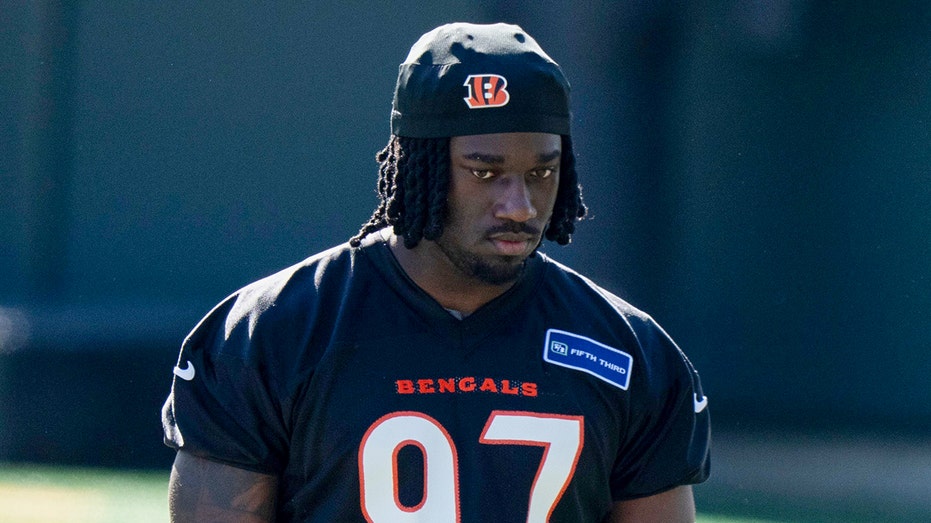 Рекордсмен-новичок Shemar Stewart вызывает недоумение у руководства Bengals из-за затяжки с контрактом Thumbnail