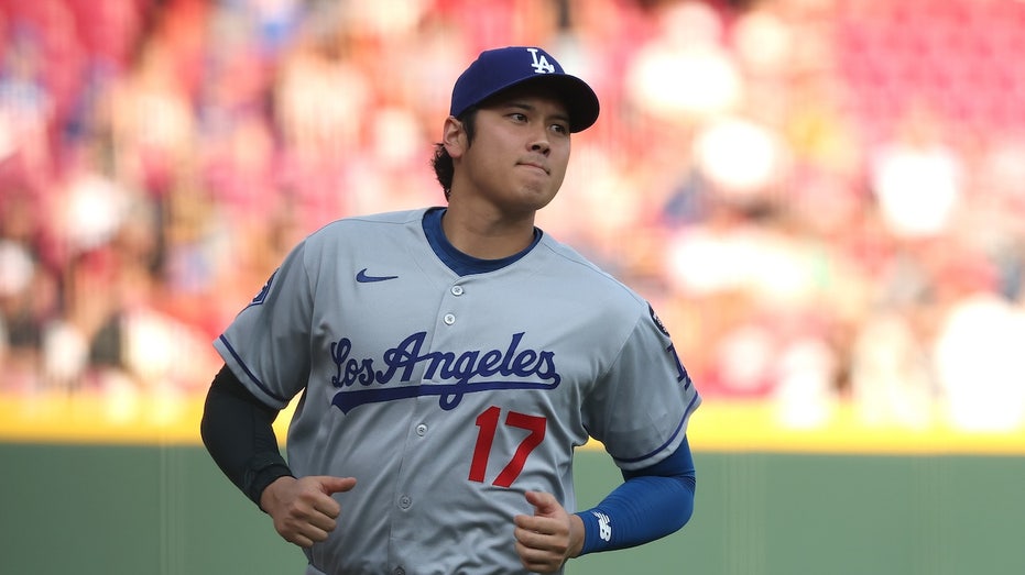 Shohei Ohtani покидает игру в роли питчера с травмой, но возвращается к бату — что происходит с звездой Dodgers? Thumbnail