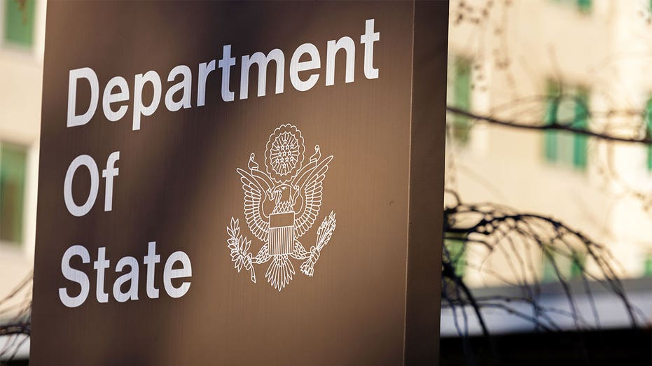Министерство иностранных дел США готовится к масштабным увольнениям — около 1,8 тысяч сотрудников в ближайшие дни Thumbnail