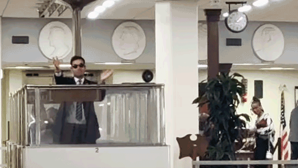 Конгрессмен-демократ подвергся критике за странное видео на TikTok, посвященное тренду «Aura Farming» Thumbnail