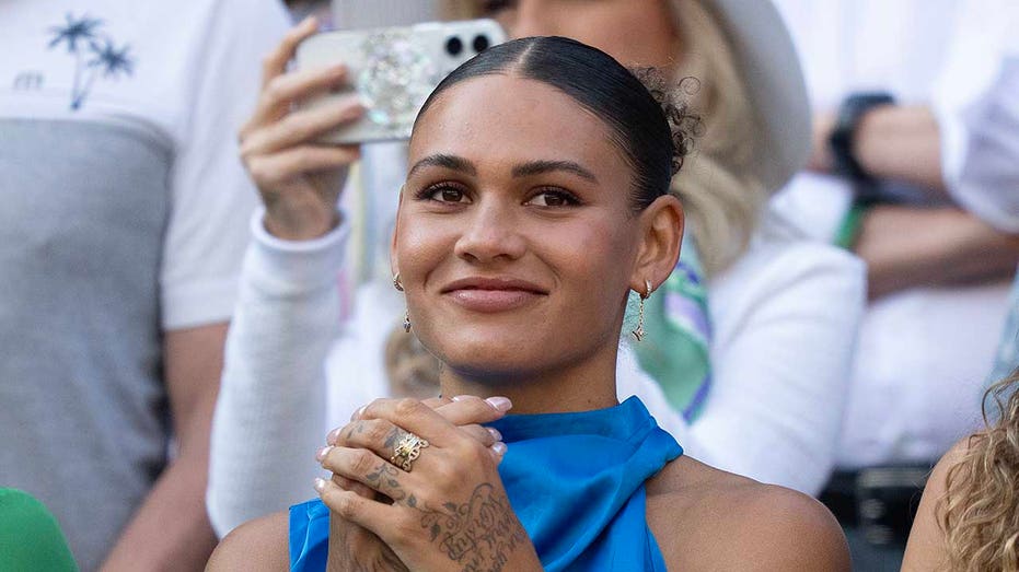 Тринити Родман резко ответила ESPN за навязчивое упоминание отца во время Уимблдона Thumbnail