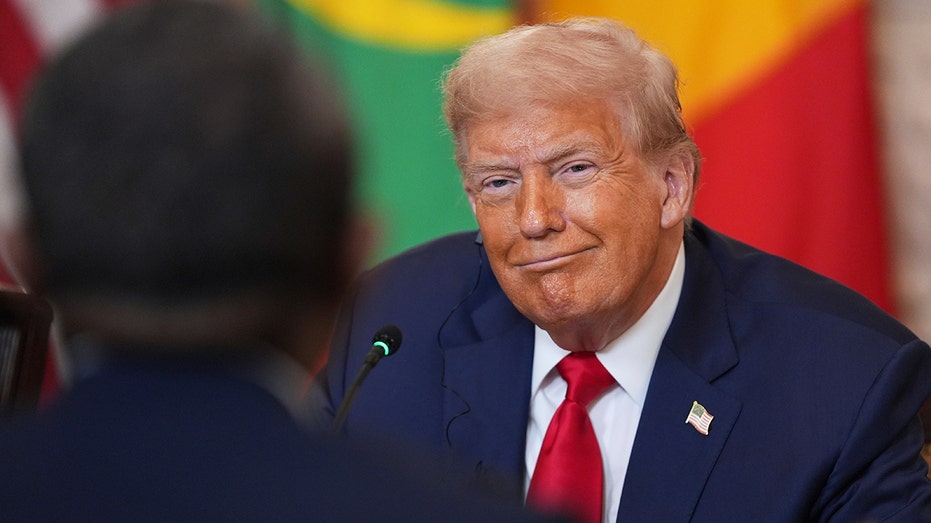 Верховный суд разрешил Трампу увольнять членов комиссии по безопасности потребительских товаров, назначенных демократами Thumbnail