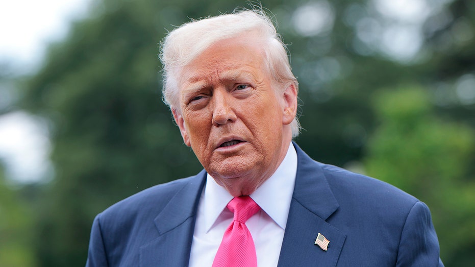 Президент Трамп выразил поддержку полиции после трагической стрельбы в нью-йоркском офисном здании Thumbnail
