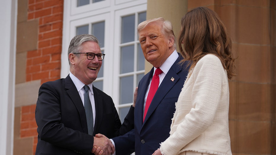 Трамп высоко оценил усилия Великобритании по борьбе с миграцией через Ла-Манш и обсудил с Керром Стармером важные вопросы миграционной политики и торговых отношений Thumbnail