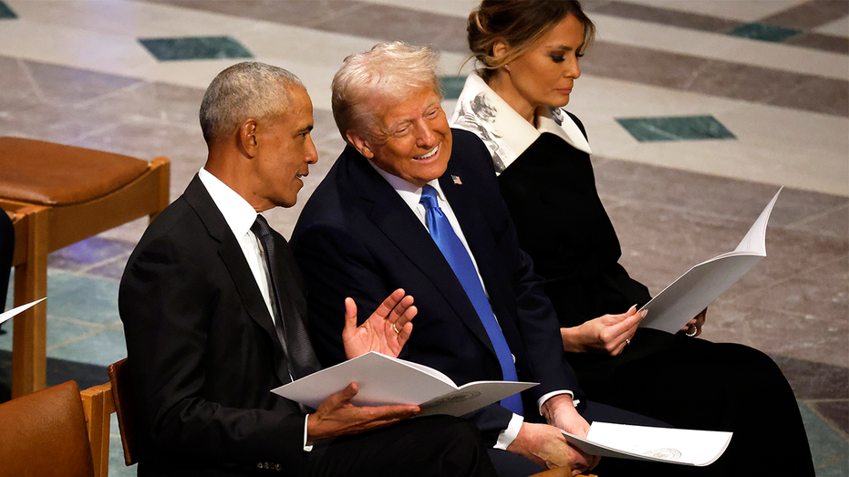 Новая книга раскрывает секреты разговора Обамы и Трампа на похоронах Картерa, вызвавшие взрыв эмоций в соцсетях Thumbnail