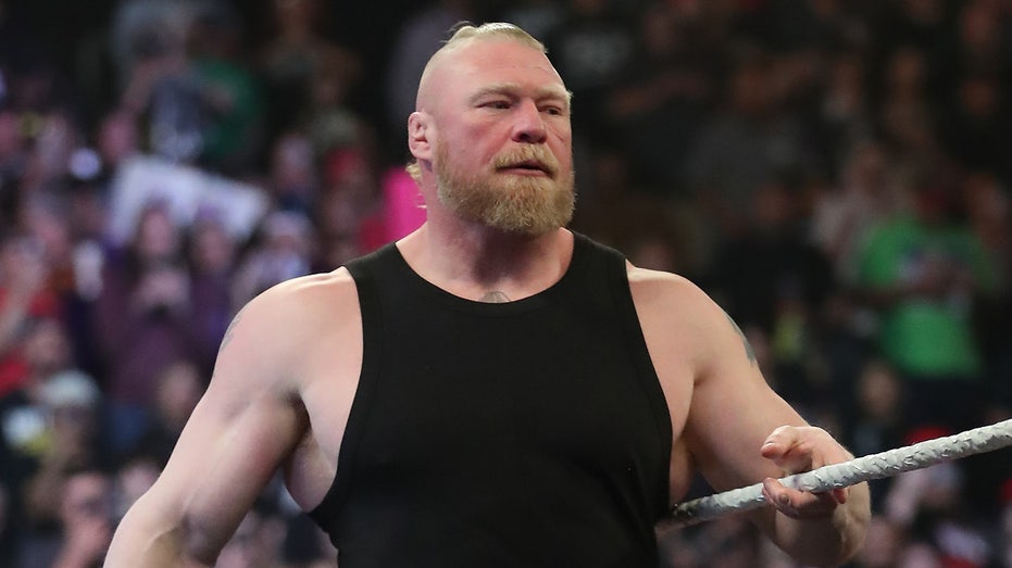 Неожиданное возвращение Брока Леснара на SummerSlam: он напал на Джона Сину и потряс фанатов Thumbnail