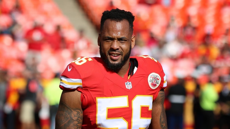 Легенда NFL Деррик Джонсон предупреждает: «Дьявол» ослабляет духовную силу американских детей Thumbnail