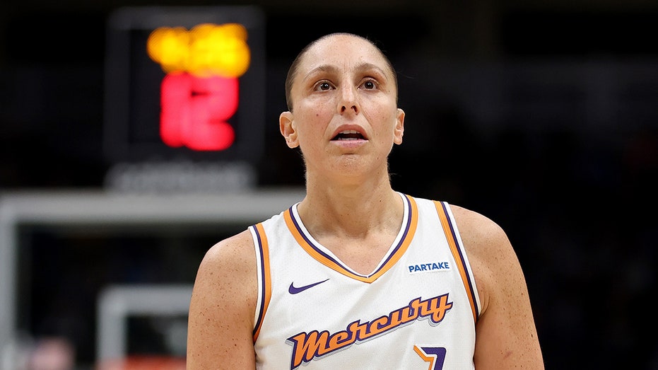 Дайана Таурази о низких зарплатах в WNBA и необходимости играть за границей: «Уборщик за ареной зарабатывал больше меня» Thumbnail