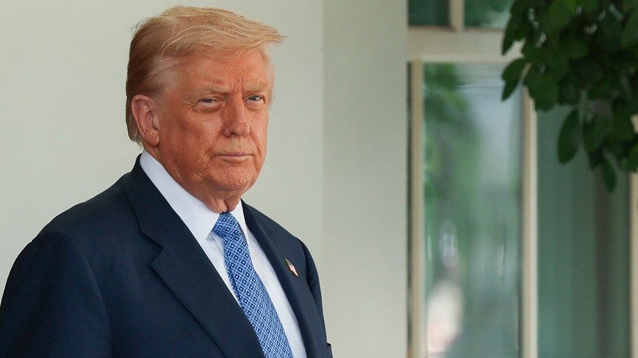Как Дональд Трамп планирует вести переговоры с Владимиром Путиным в Аляске: стратегия, похожая на игру в шахматы Thumbnail