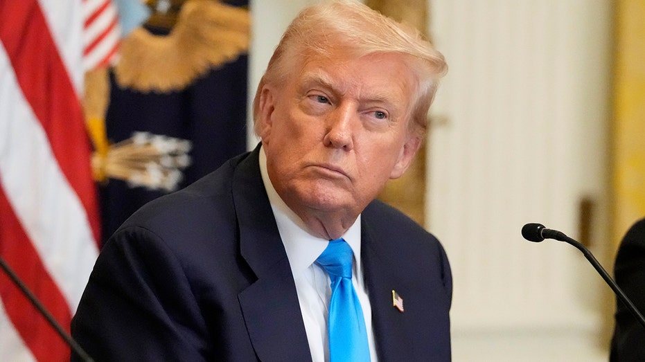 Дональд Трамп резко высказался о сенаторе-однопартийце, призвав голосовать противоположно её мнению Thumbnail