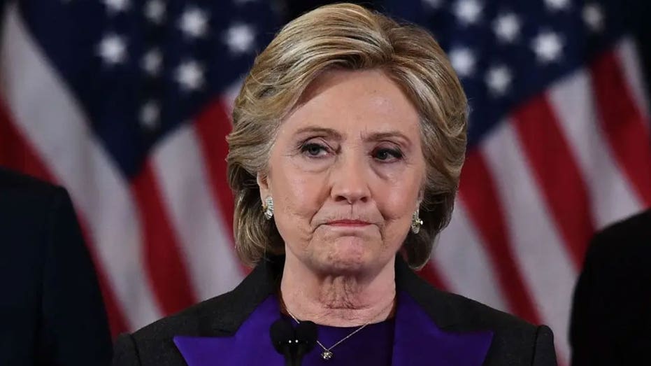 О прошлом и настоящем: как Hillary Clinton выступала против осквернения флага, а Трамп вводит новые меры борьбы Thumbnail