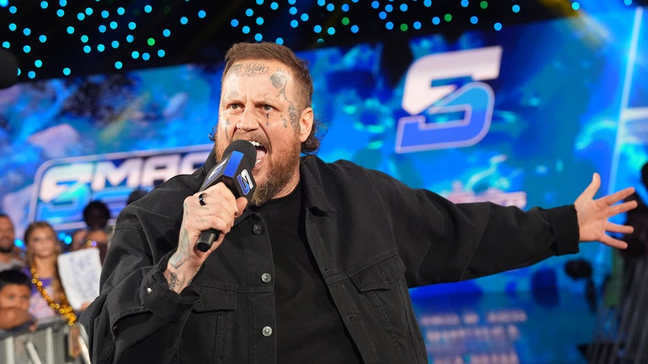 Jelly Roll признается в уважении к звездам WWE перед SummerSlam: «Больше никакой лжи о борьбе» Thumbnail