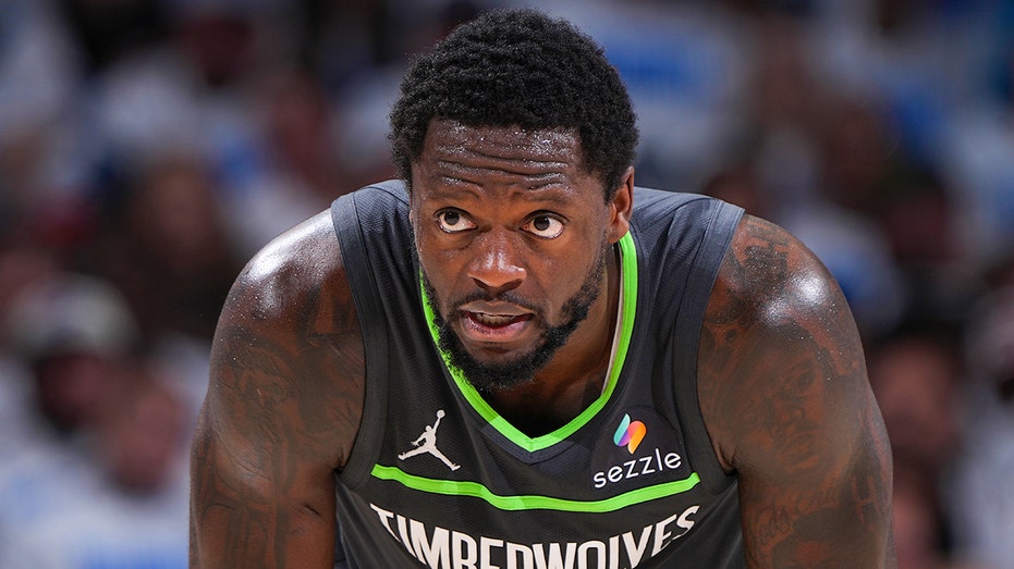Звезда Minnesota Timberwolves Джулиус Рэндл о трагедии в Миннесоте: «Нам нужно стать лучше» Thumbnail