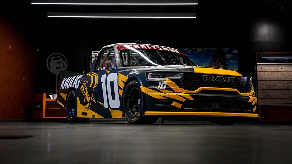 Ram возвращается в NASCAR: сотрудничество с Kaulig Racing для участия в серии грузовиков в 2026 году Thumbnail