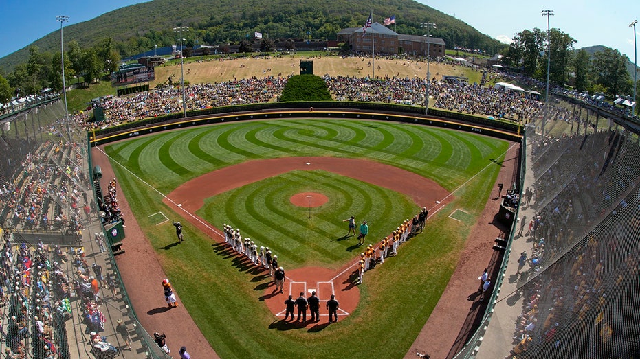 Молниеносные подачи юных звезд Little League World Series поразили зрителей и экспертов Thumbnail
