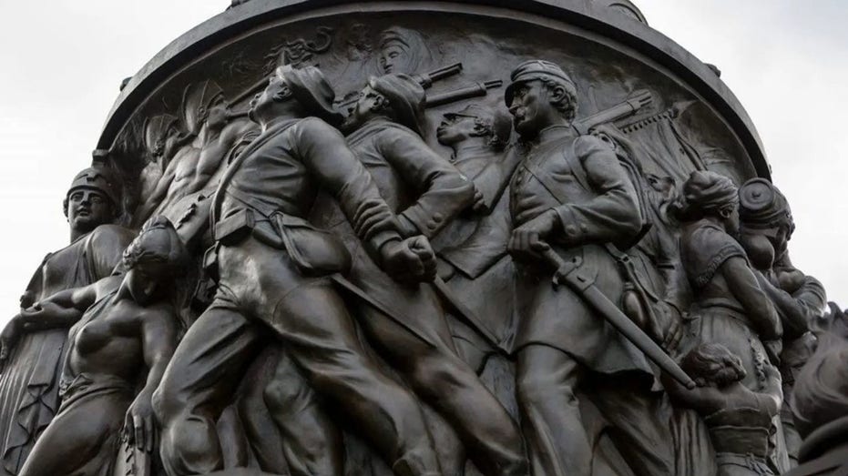 Воссоздание памятника Конфедерации в Арлингтоне: позиция защиты и споры вокруг истории Thumbnail