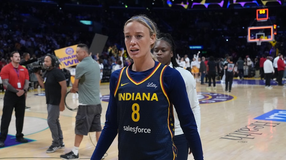 Инцидент с броском секс-игрушки на матче WNBA: как это повлияло на игру и игроков Thumbnail