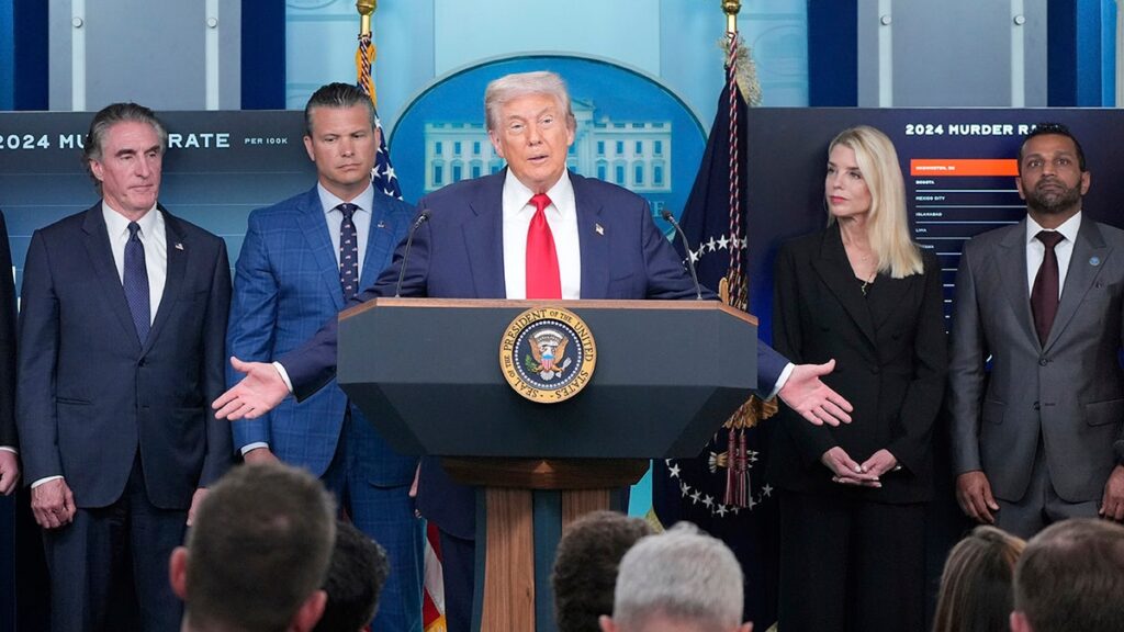 Дональд Трамп рассматривает возможность проведения Республиканского национального съезда перед промежуточными выборами Thumbnail