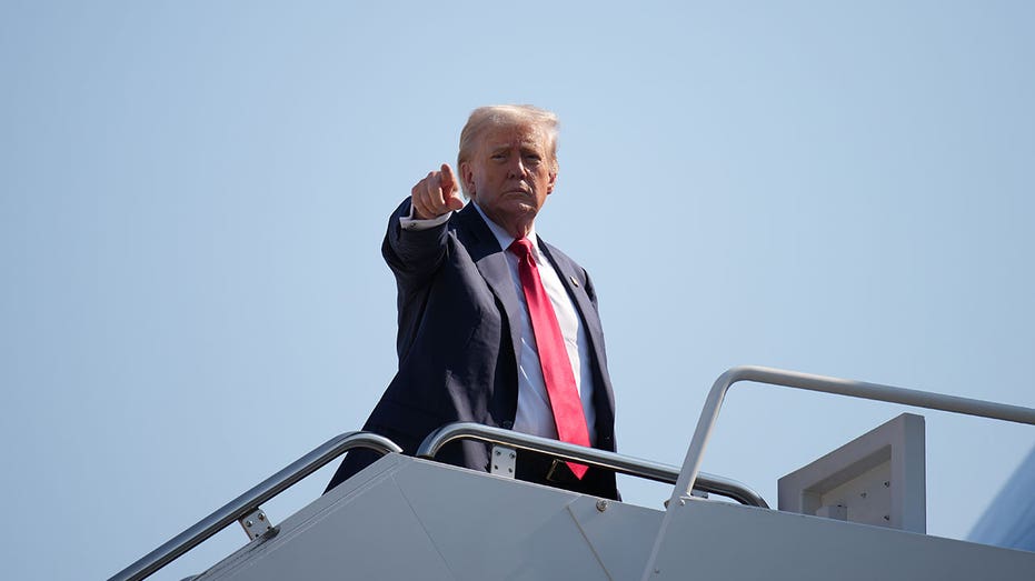 За кулисами принятия крупнейшего законопроекта при администрации Трампа: интриги, компромиссы и борьба за будущее страны Thumbnail