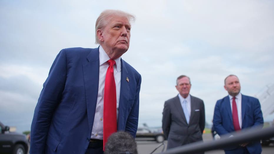 Трамп завершает неделю изменением стратегий и усилением позиций на фоне обострения международной обстановки Thumbnail
