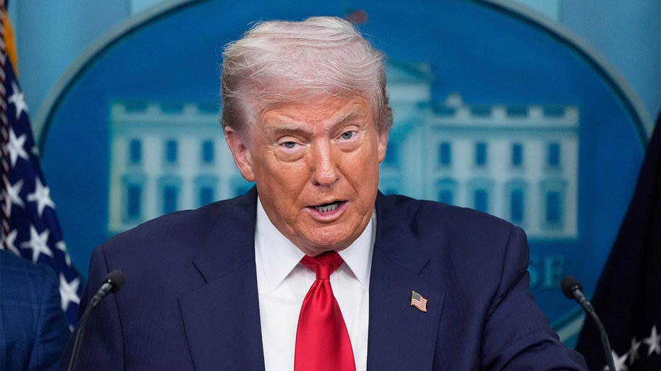 Президент Трамп отменяет почти 5 миллиардов долларов иностранной помощи, продвигает смертную казнь и хвалит отношения с Ким Чен Ыном Thumbnail