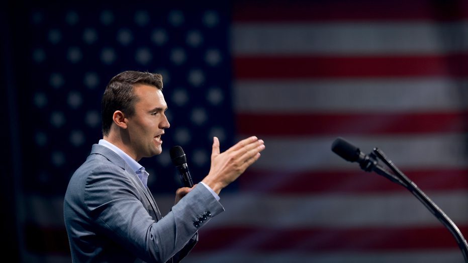 Взрыв интереса к созданию кампусных отделений Turning Point USA после убийства Чарли Кирка Thumbnail