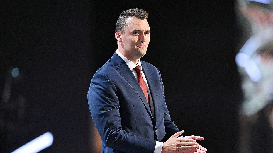 NFL выразила скорбь и провела минуту молчания в память о Charlie Kirk после трагической гибели Thumbnail