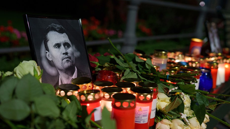 Сотрудник Секретной службы, отпраздновавший убийство Чарли Кирка, отправлен в отпуск с немедленным отстранением Thumbnail