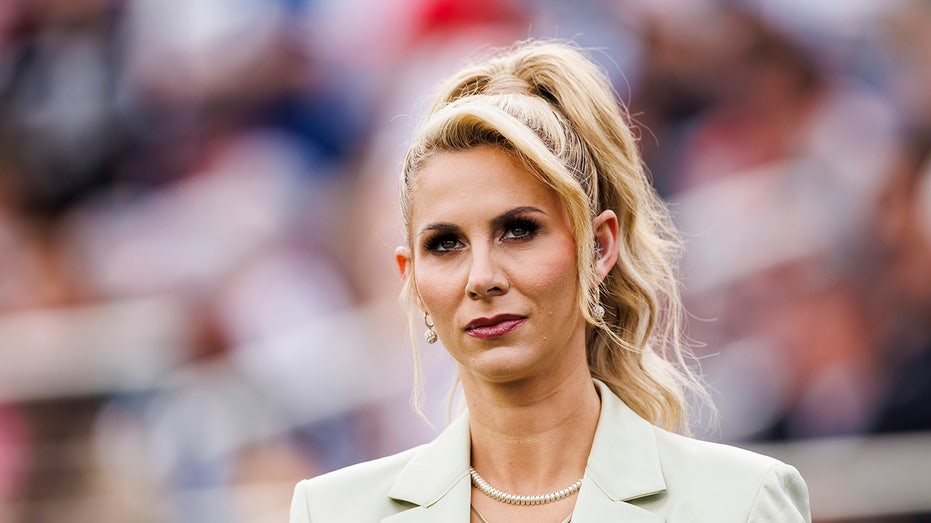 Как жена ESPN скрытно защищала честь мужа-эксигрока MLB, создав фейковый аккаунт в соцсетях Thumbnail