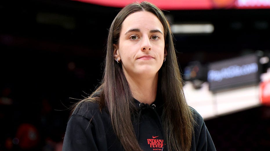 Стартовая звезда Indiana Fever — Кейтлин Кларк — вынуждена пропустить оставшуюся часть сезона 2025 из-за травмы Thumbnail