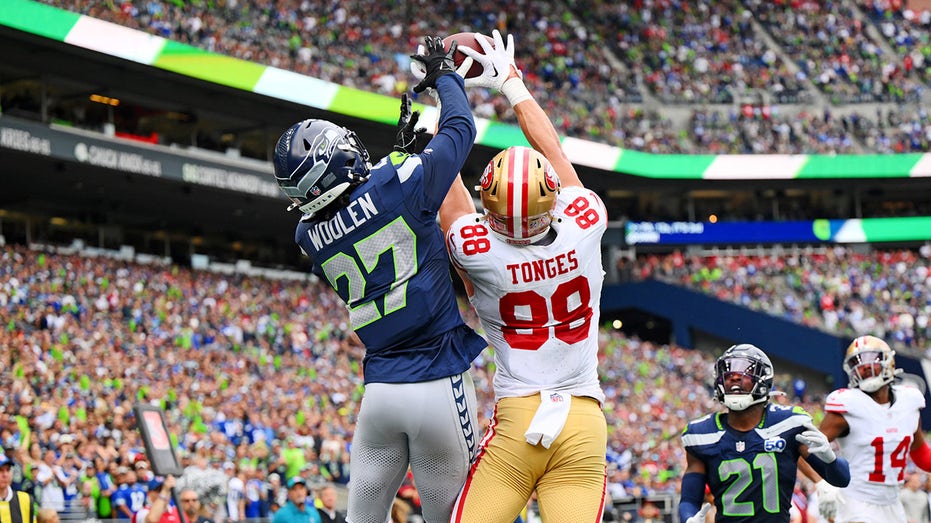 Вдохновляющая победа 49ers: резервный тайт энд Джейк Тонгес совершает невероятный финальный сейв Thumbnail