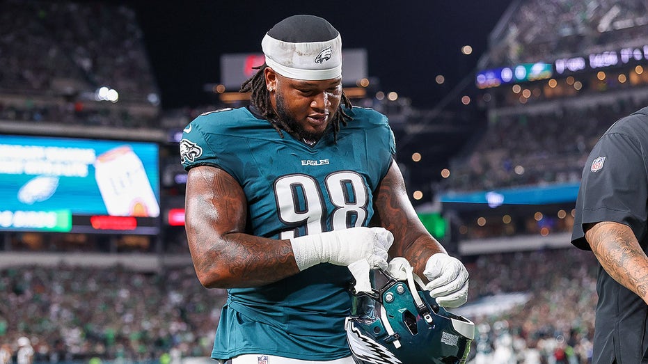 NFL оштрафовала Джейлена Картер за инцидент с плевком, без дополнительного отстранения Thumbnail
