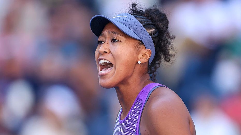 Наоми Осакa уверенно прошла в четвертьфинал US Open, разгромив Коко Гафф Thumbnail