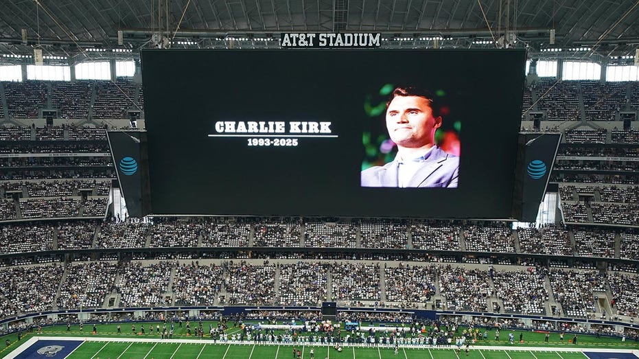 NFL-команды отдают дань памяти Чарли Кирку: реакции и важность жеста Thumbnail